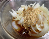 かんたん新玉ねぎの甘酢ゴマ和え作り方2写真