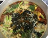 小松菜、ネギ、ワカメ、豆腐のおみよつけ作り方7写真