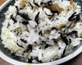 炊飯炊餅米でヒジキ入！厨房ばあばぁ！作り方2写真