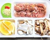鶏もも肉とキノコのさっぱりレモン炒め作り方1写真