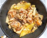 鶏もも肉とキノコのさっぱりレモン炒め作り方5写真