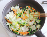 冷凍焼ビーフンを簡単野菜アレンジ♪作り方3写真