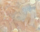 玉子無しでトロ～り！新玉ねぎと鶏むね肉丼作り方1写真