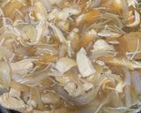玉子無しでトロ～り！新玉ねぎと鶏むね肉丼作り方5写真