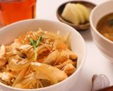 玉子無しでトロ～り！新玉ねぎと鶏むね肉丼作り方6写真