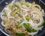 簡単！新たまねぎの牛バラ炒め作り方3写真