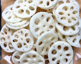 いい香り♪蓮根と茗荷・カニカマの酢の物作り方1写真