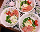 ベビーリーフにもカットミニトマト薔薇ハム作り方2写真