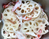 いい香り♪蓮根と茗荷・カニカマの酢の物作り方8写真