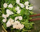 桜えびと豆苗のモッツァレラチーズ和え作り方3写真