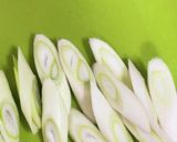 味噌汁 かぶと油揚げと長葱作り方1写真