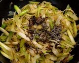 ねぎ大量消費にも！　長ねぎの塩昆布炒め作り方3写真