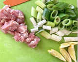 レモン香る！白ネギと鶏肉の洋風炒め作り方1写真
