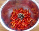 ５分でできる副菜！赤ピーマンの塩昆布和え作り方2写真