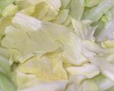 鶏むね肉と丸ごと春キャベツのトムヤム鍋作り方3写真