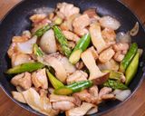 鶏もも肉とアスパラの和風バター醬油炒め作り方5写真