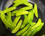 絹さやの塩炒め作り方1写真
