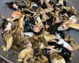 舞い踊る美味しさ♪舞茸カニカマ海苔炒め作り方5写真