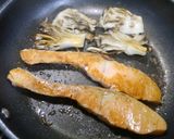 簡単！銀鮭の舞茸焼き　調味料不要作り方2写真