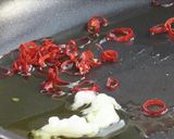 ホタルイカのペペロンチーノ【食遺産】作り方3写真