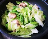 鶏もも肉と野菜の塩ごま油炒め作り方2写真