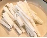 切って和えるだけ♪サラミと大根のサラダ作り方1写真