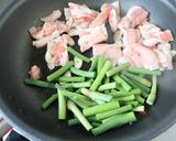 ニンニクの芽と豚肉のピリ辛炒め作り方3写真