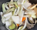 冷蔵庫の余り物。鶏肉と野菜の和風煮込み作り方3写真