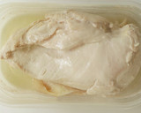 さっぱりヘルシー♫蒸し鶏の梅トマトだれ作り方3写真