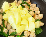 豚ボールと野菜のめんつゆカレーマヨ炒め作り方9写真