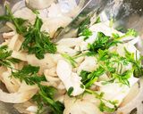 新玉ねぎとサラダチキンの胡麻ドレ和え作り方3写真