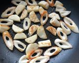 長芋とひき肉とちくわの炒め物作り方1写真