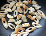長芋とひき肉とちくわの炒め物作り方1写真