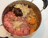 ハンバーグ　こねるコツと丸めるコツ作り方5写真