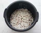 白米2合と紫もち麦大さじ2を炊飯器で炊く作り方1写真