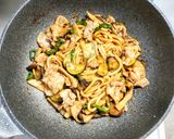 豚バラ肉とナスのみそ焼きうどん作り方7写真
