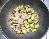 豚バラ肉とナスのみそ焼きうどん作り方5写真