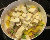 玉ねぎ、黄パプリカ、白ネギ入りの麻婆豆腐作り方5写真