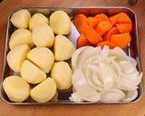 とろとろホクホク♪そぼろあんかけ肉じゃが作り方1写真