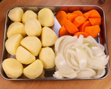 とろとろホクホク♪そぼろあんかけ肉じゃが作り方1写真