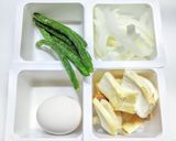 冷凍保存した常備菜と卵のスープ作り方1写真