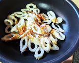 ピリっな辛味がたまらない！ちくわマヨ炒め作り方3写真