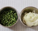 新玉ねぎたっぷり☆グリンピースのスープ作り方1写真