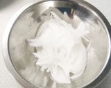 絹さやと新タマネギのおかか醤油作り方2写真
