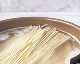 まるで和風カルボナーラ♪とろろそうめん作り方1写真