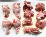 鶏もも肉とキノコのトマト煮込み作り方1写真