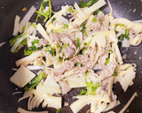 豚こまと筍と春キャベツの塩焼きそば作り方2写真
