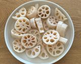 カリッとやみつき！れんこんの甘辛炒め作り方1写真