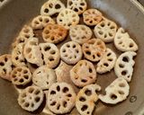 カリッとやみつき！れんこんの甘辛炒め作り方3写真