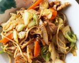 お一人様！市販の焼きそばに洋風隠し味作り方1写真